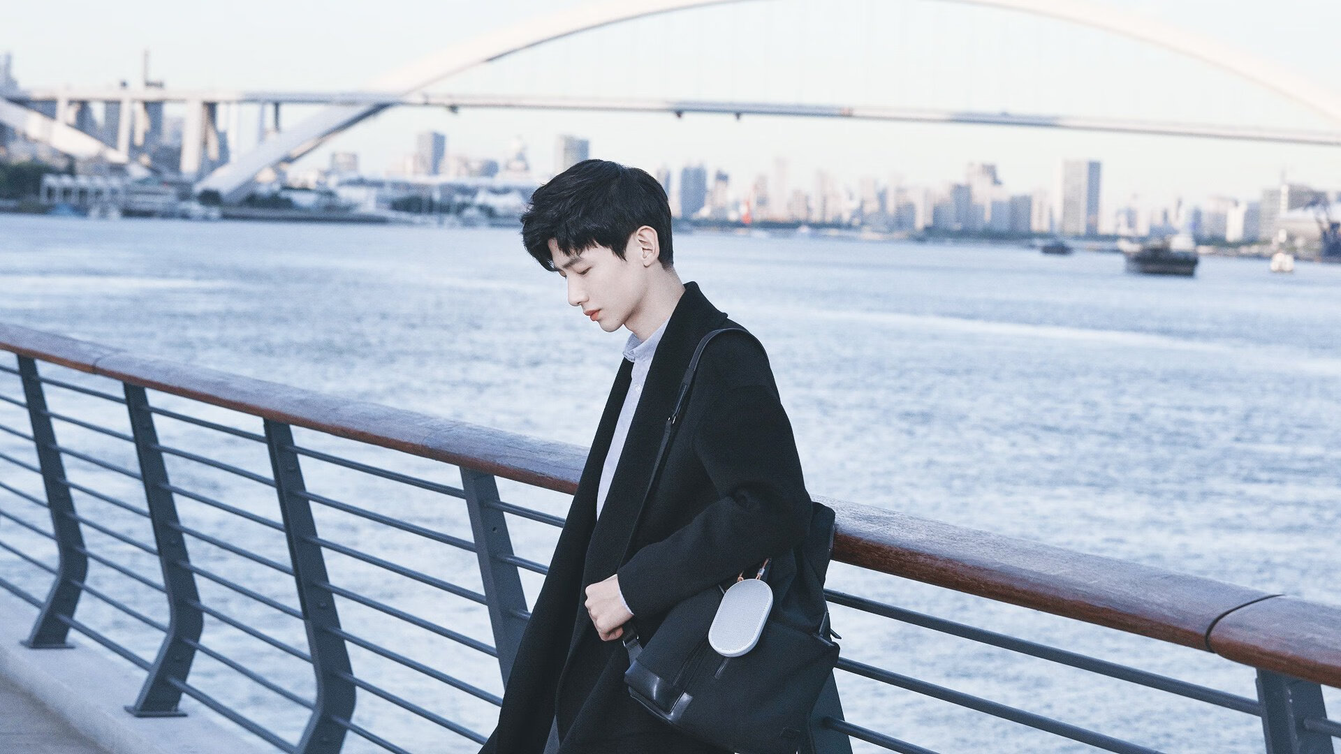 钢铁长城对拼后浪狂潮，文班亚马掌控全场的战略节奏